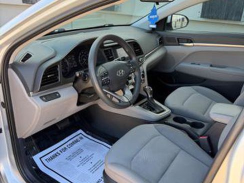Used 2019 Hyundai Elantra SE FWD image 10