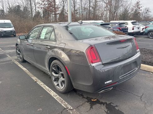 Used 2023 Chrysler 300 Touring w/ Sport Appearance Package image 4