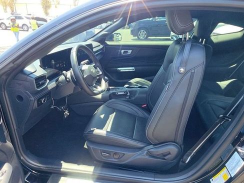 Used 2025 Ford Mustang GT Premium w/ GT Performance Package RWD image 5