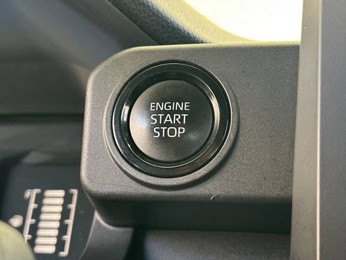Used 2025 Toyota Tacoma SR5 AWD/4WD image 23
