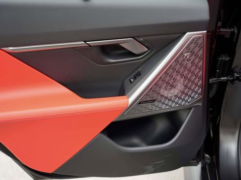 Used 2025 BMW M5 w/ Carbon Package image 27