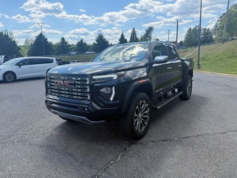 Used 2023 GMC Canyon Denali image 3