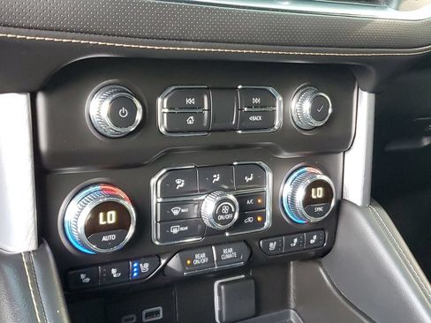 Used 2024 GMC Yukon SLT w/ SLT Luxury Package RWD image 22