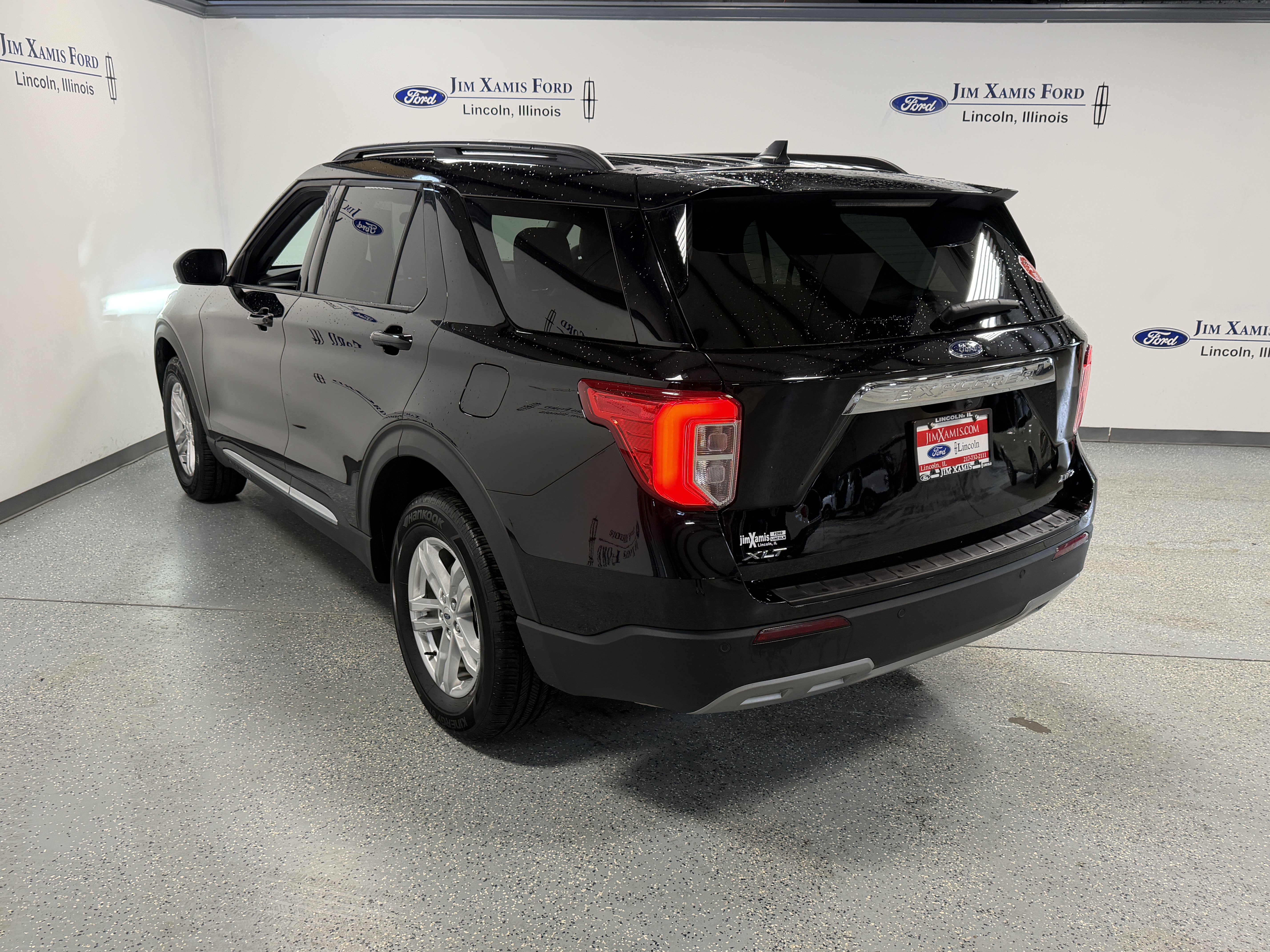 Used 2024 Ford Explorer XLT w/ Equipment Group 202A AWD/4WD image 30