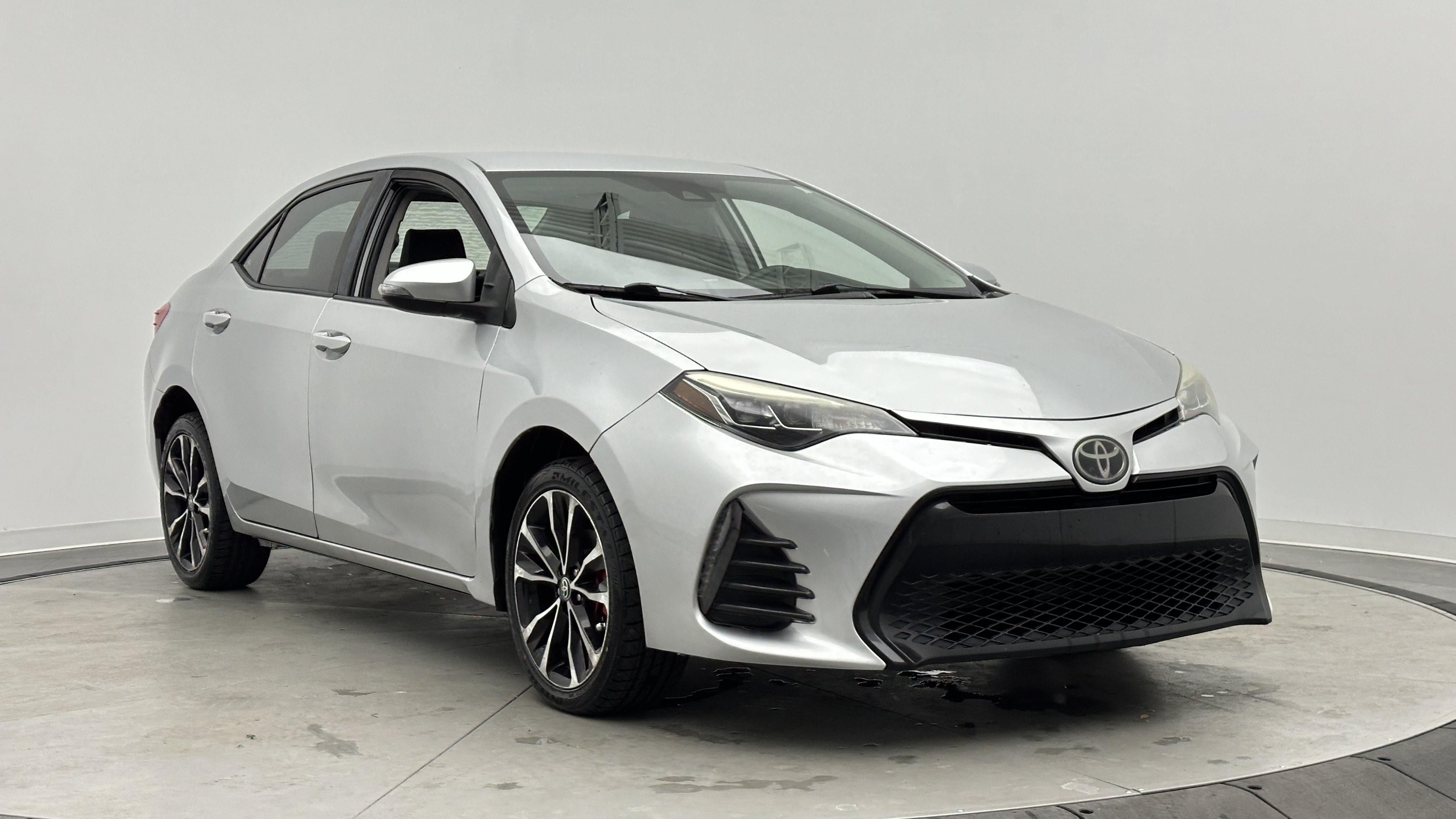 Used 2019 Toyota Corolla SE FWD image 3