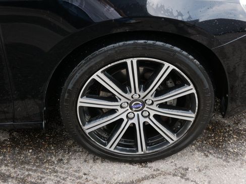 Used 2018 Volvo S60 T5 Inscription Platinum w/ Climate Package AWD/4WD image 9