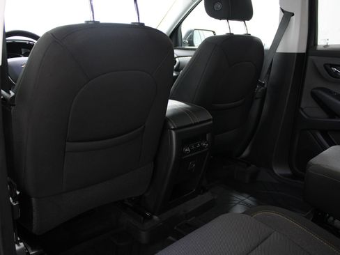Used 2021 Chevrolet Traverse LT FWD image 16