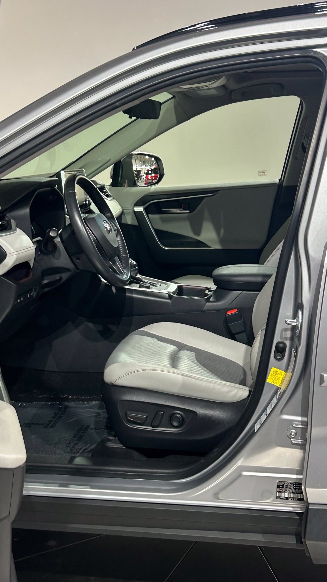 Used 2021 Toyota RAV4 Limited w/ Limited Grade Weather Package AWD/4WD image 39