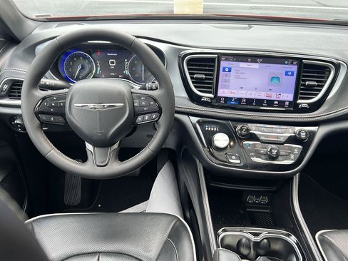 Used 2025 Chrysler Pacifica Limited FWD image 10