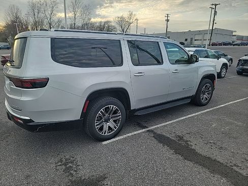 Used 2024 Jeep Wagoneer L Series II w/ Flexible Seating Group image 8