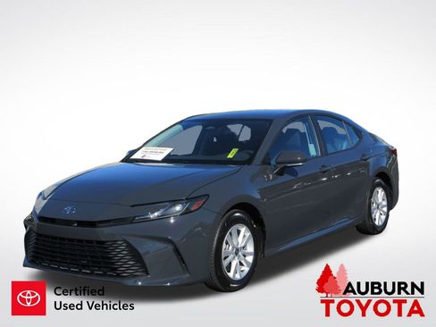 Used 2025 Toyota Camry LE image 4