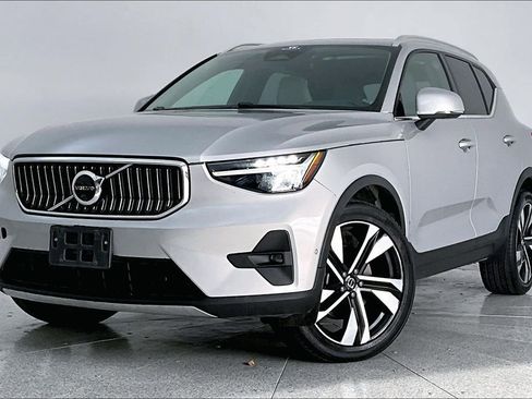 Certified 2023 Volvo XC40 B5 Plus image 16
