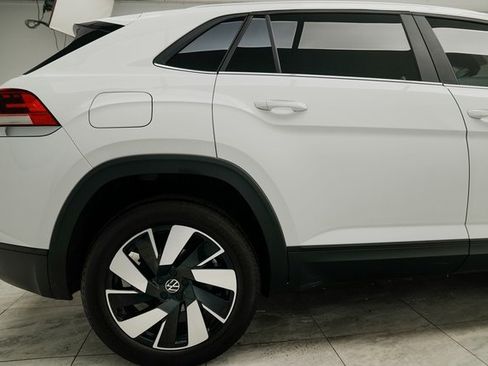 Used 2024 Volkswagen Atlas Cross Sport SE image 3
