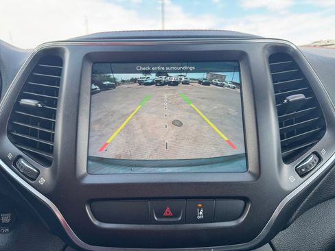 Used 2022 Jeep Cherokee Trailhawk w/ Technology Group B AWD/4WD image 21