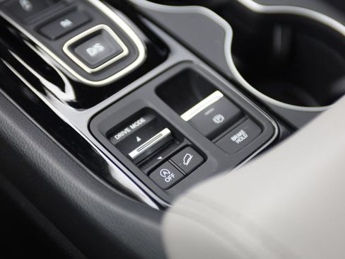 Used 2025 Honda Pilot EX-L image 28