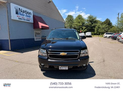 Used 2014 Chevrolet Suburban LT w/ Luxury Package AWD/4WD image 2