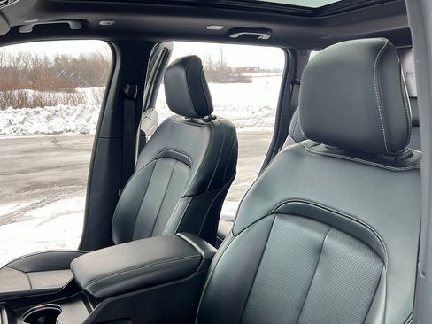 Used 2024 Jeep Grand Cherokee Limited w/ Luxury Tech Group II image 19