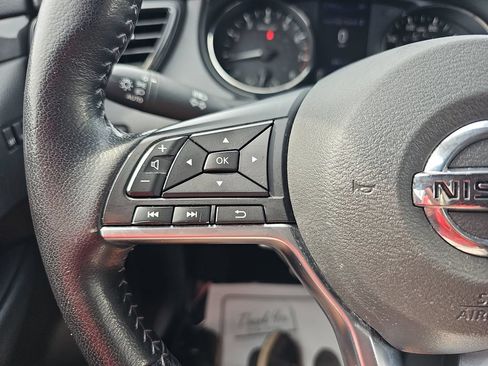 Used 2020 Nissan Rogue SV w/ Premium Package AWD/4WD image 17