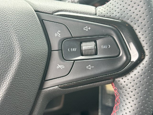 Used 2024 Chevrolet Trax RS FWD image 43
