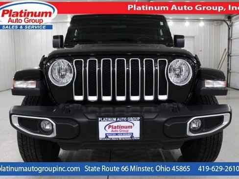 Used 2019 Jeep Wrangler Unlimited Sahara w/ Safety Group image 8
