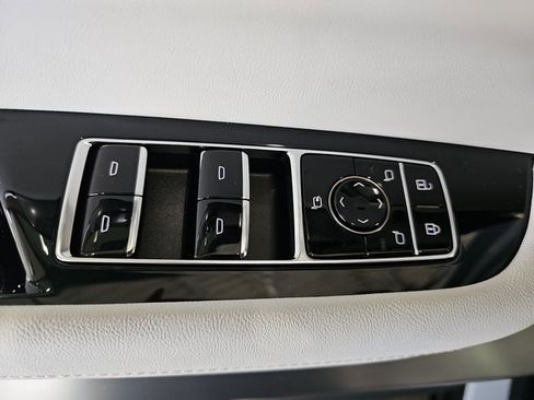 New 2026 Cadillac Vistiq Luxury w/ LPO, Floor Liner Package image 30