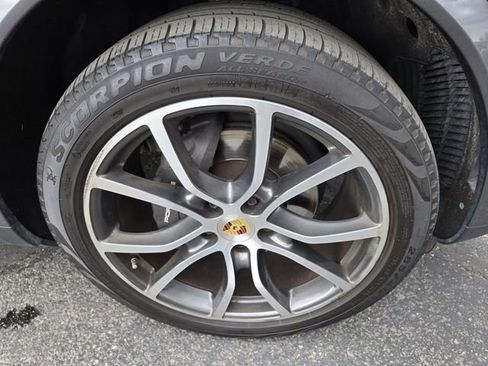 Used 2020 Porsche Cayenne AWD/4WD image 36