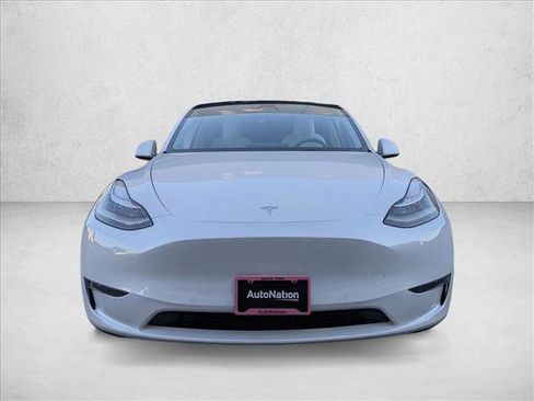 Used 2021 Tesla Model Y Long Range image 2