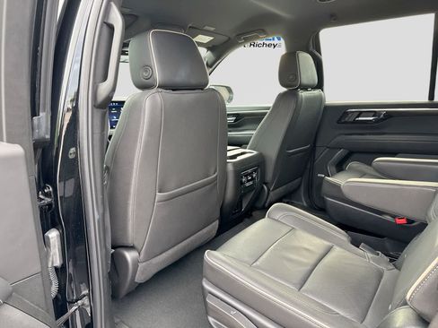 Used 2025 Chevrolet Tahoe Premier AWD/4WD image 25