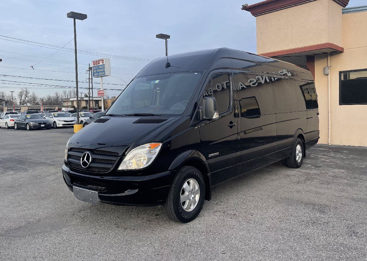 Used 2009 Dodge Sprinter 2500 RWD image 2