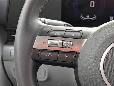 Used 2025 Hyundai Kona SEL image 12