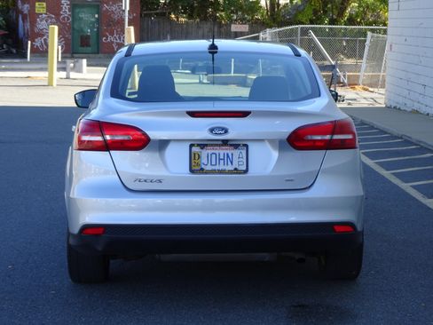 Used 2018 Ford Focus SE image 5