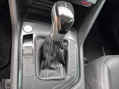 Used 2023 Volkswagen Tiguan SE R-Line FWD image 42