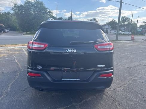 Used 2018 Jeep Cherokee Latitude Plus w/ Comfort/Convenience Group image 4
