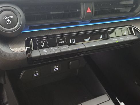 Used 2024 Toyota Prius XLE FWD image 29