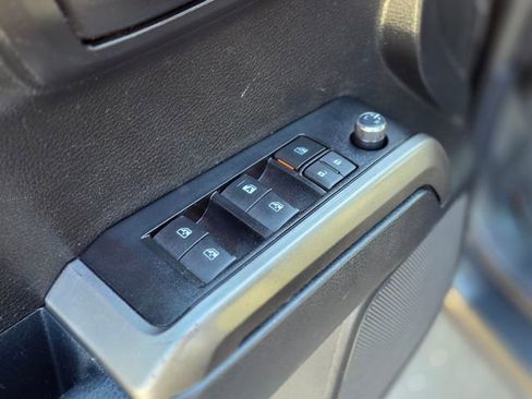 Used 2017 Toyota Tacoma SR5 image 19