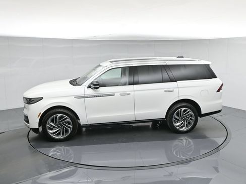 Used 2025 Lincoln Navigator Reserve AWD/4WD image 47