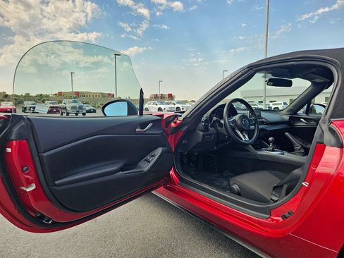 Used 2017 MAZDA MX-5 Miata Sport RWD image 41