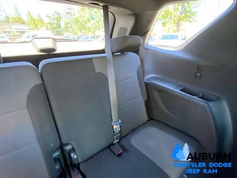 Used 2023 Chevrolet Traverse LT FWD image 16
