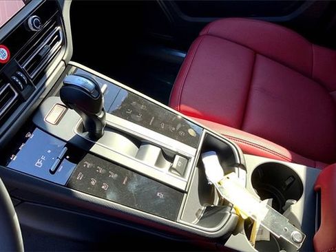 Certified 2026 Porsche Macan image 36