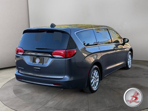 Used 2021 Chrysler Voyager LX image 7