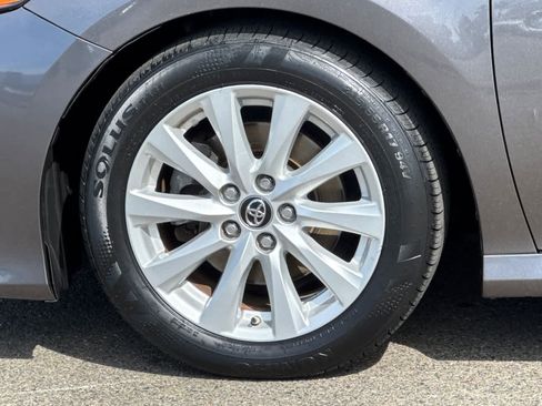 Used 2018 Toyota Camry LE image 28