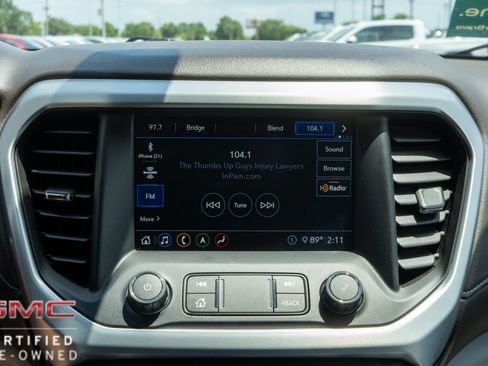 Used 2020 GMC Acadia SLT w/ Premium Package FWD image 18