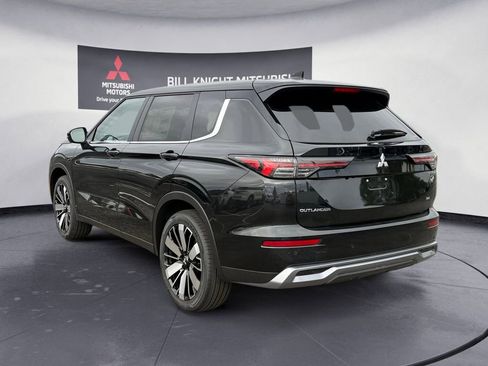 Used 2025 Mitsubishi Outlander SE AWD/4WD image 3