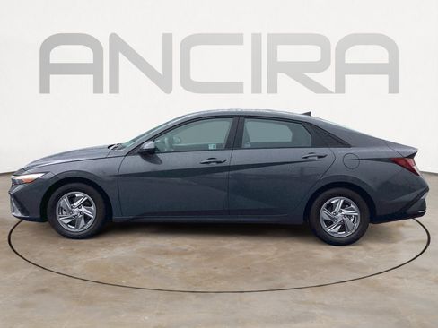 Used 2024 Hyundai Elantra SE FWD image 9