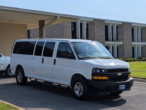 Used 2023 Chevrolet Express 3500 LS RWD image 3