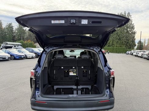 Used 2021 Toyota Sienna XLE image 28