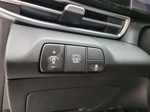 New 2025 Hyundai Elantra Limited image 26