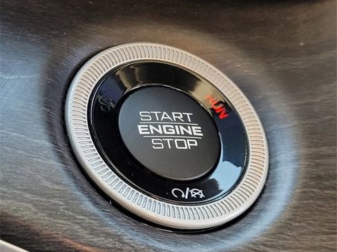 Used 2023 Jeep Grand Cherokee Limited w/ Black Appearance Package image 32