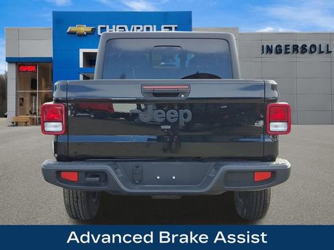 Used 2025 Jeep Gladiator Sport image 7