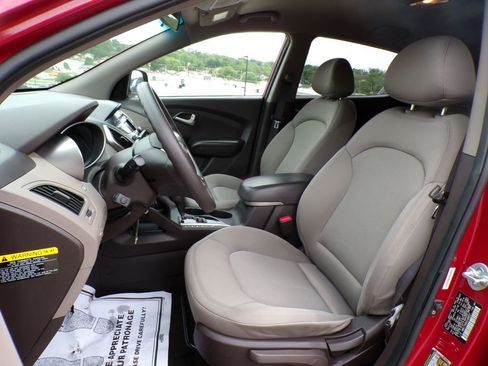 Used 2012 Hyundai Tucson GL FWD image 13